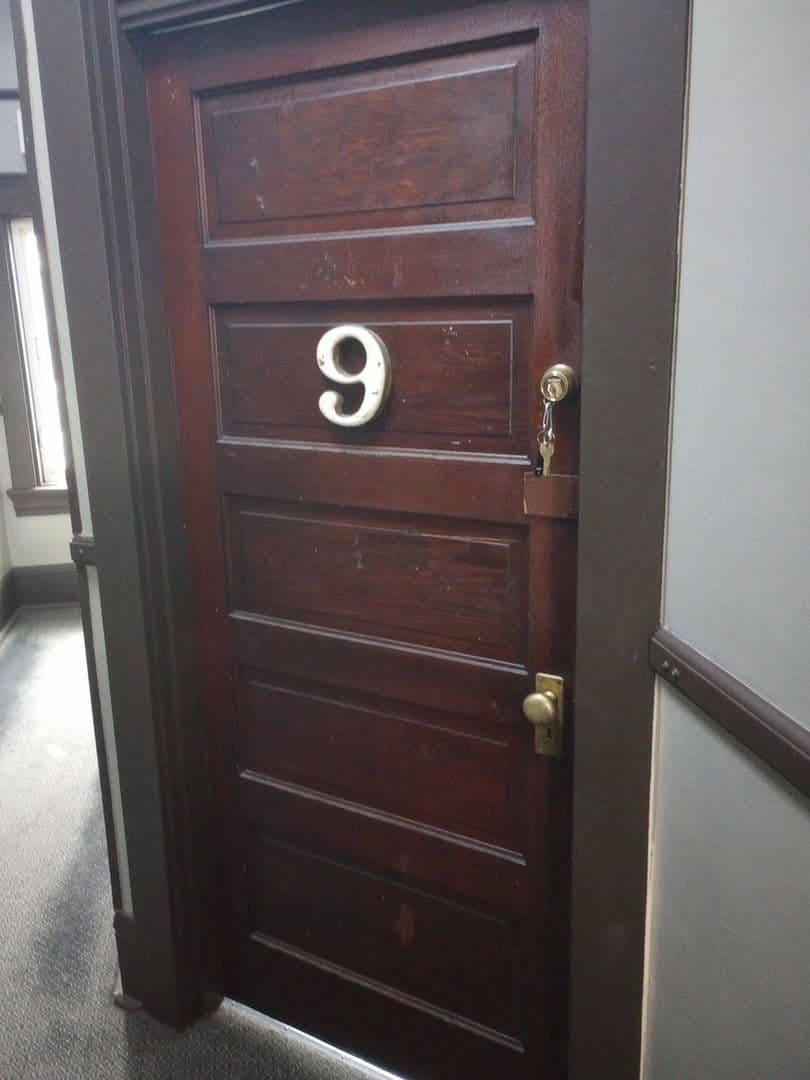 Portland Apartment: 1731 W Burnside St.