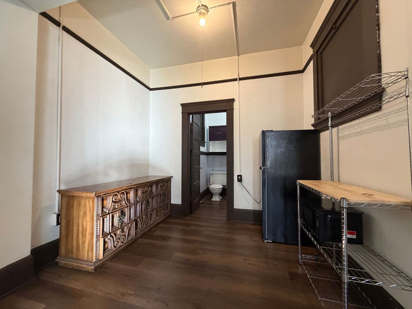 Portland Apartment: 1731 W Burnside St.