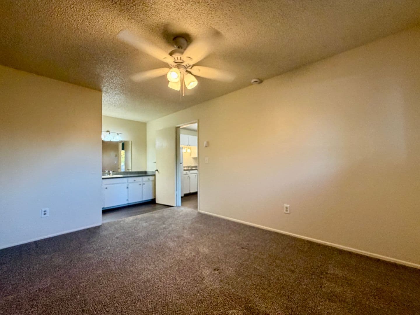 Portland Apartment: 4529 NE Killingsworth St 1-25