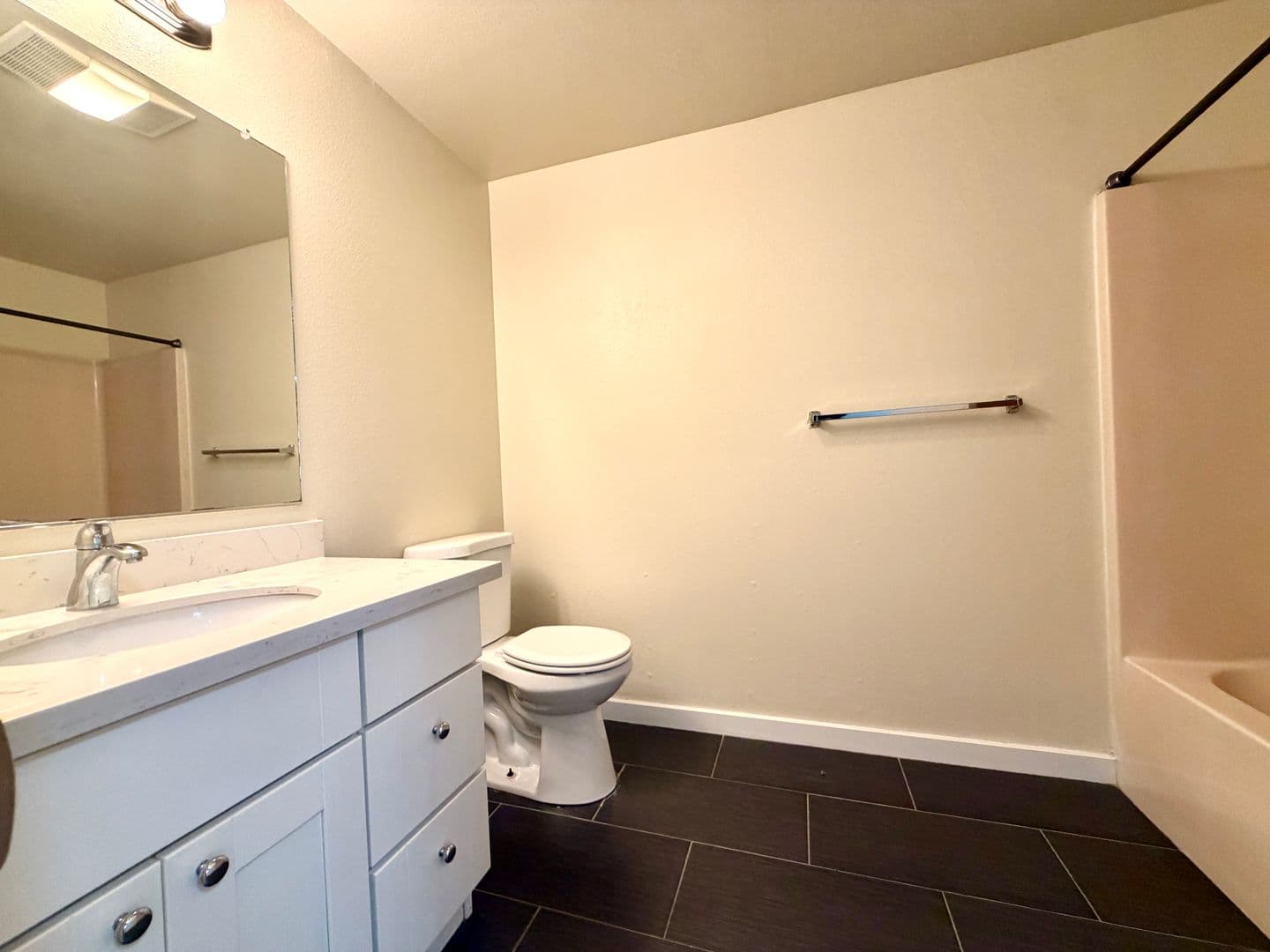 Portland Apartment: 5702 - 5710 NE Prescott St.