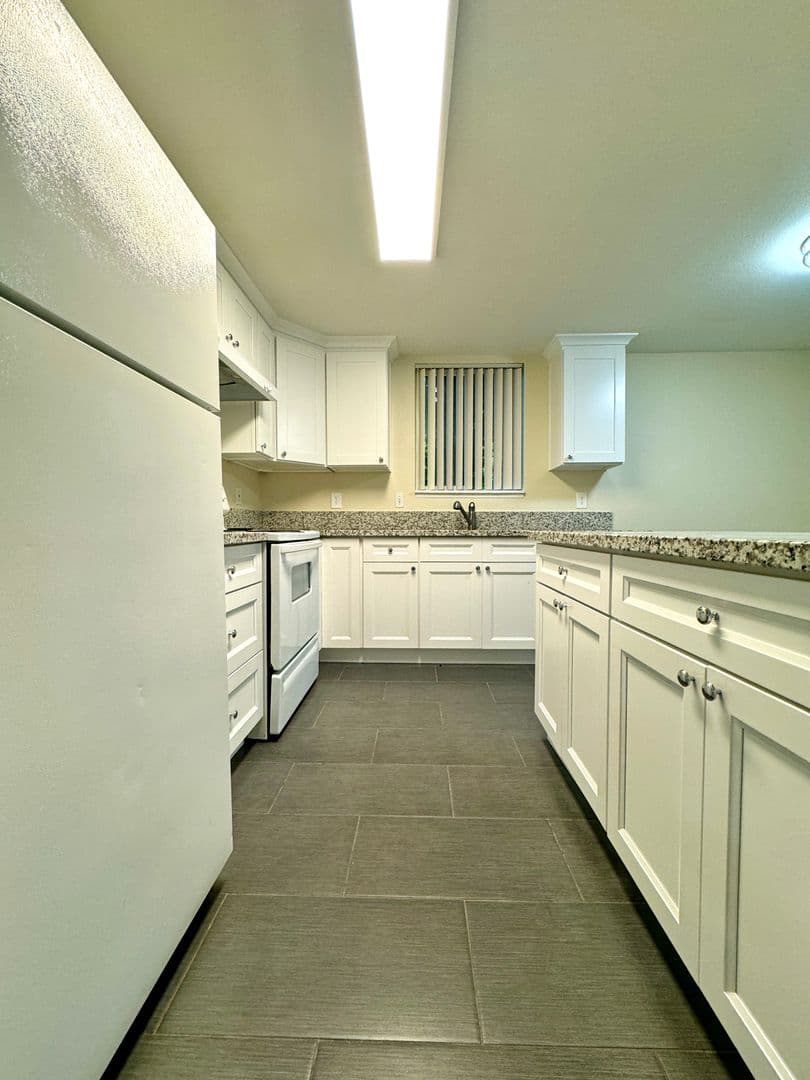 Portland Apartment: 5702 - 5710 NE Prescott St.