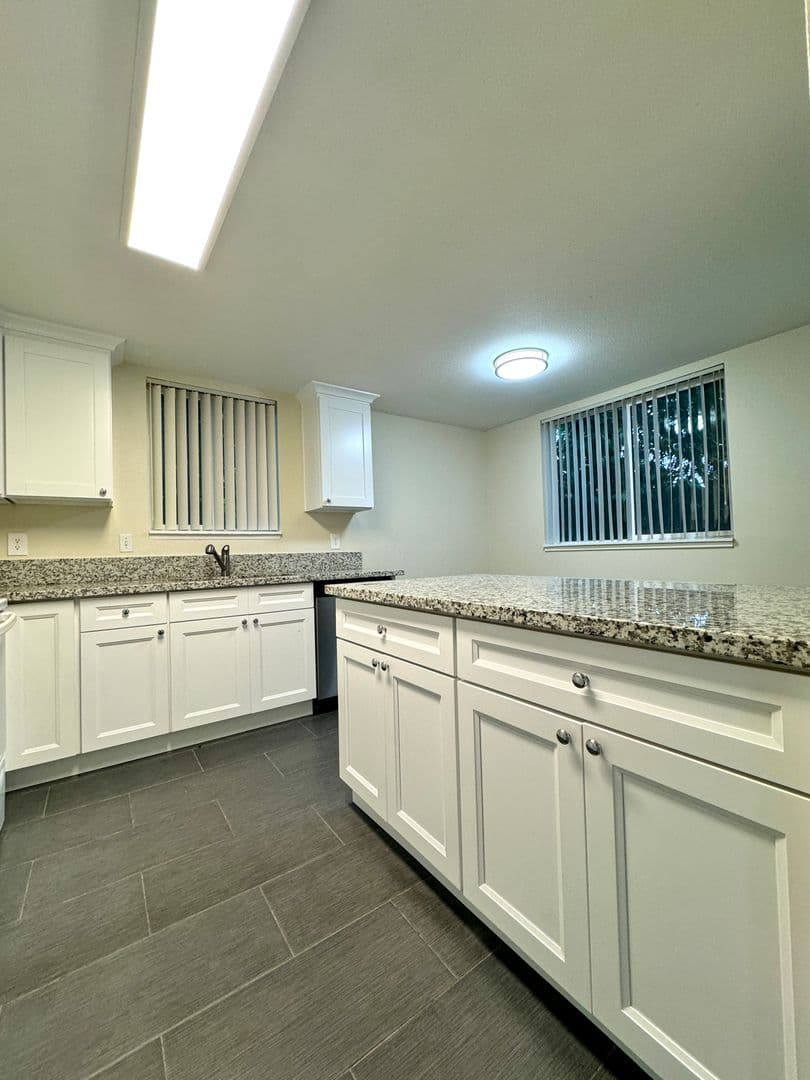 Portland Apartment: 5702 - 5710 NE Prescott St.