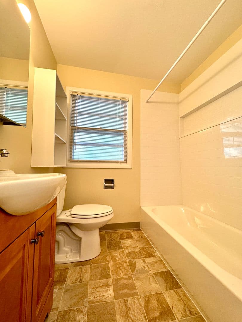 Portland Apartment: 8880 C SW Cashmur Lane