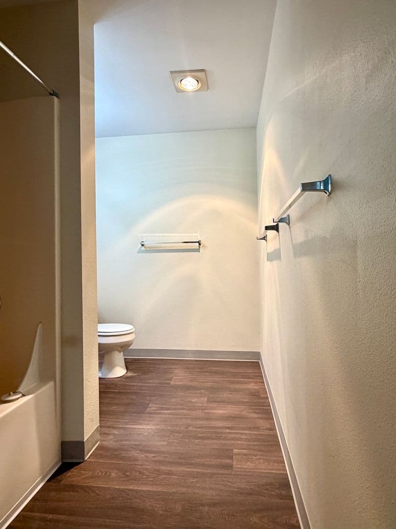 Portland Apartment: 5702 - 5710 NE Prescott St.