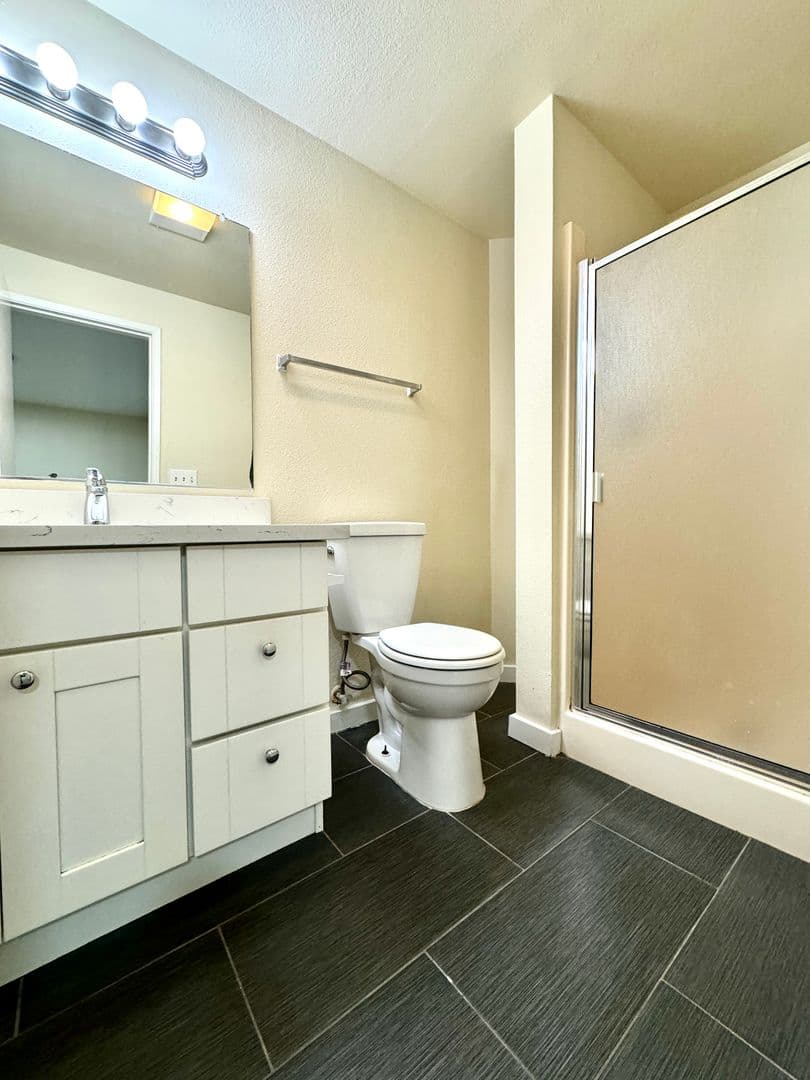 Portland Apartment: 5702 - 5710 NE Prescott St.