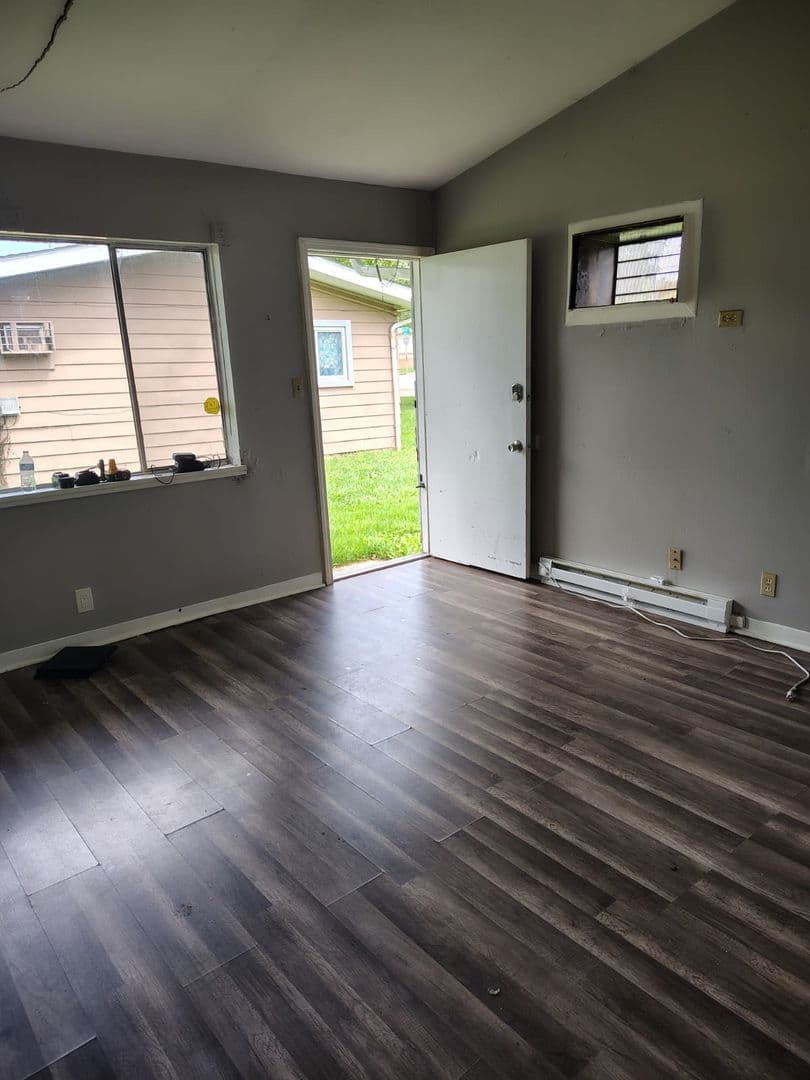 Akron Apartment: Thurston St