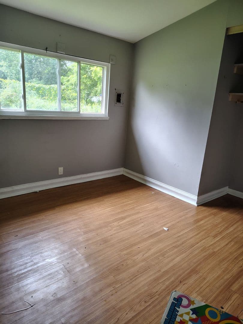 Akron Apartment: Thurston St