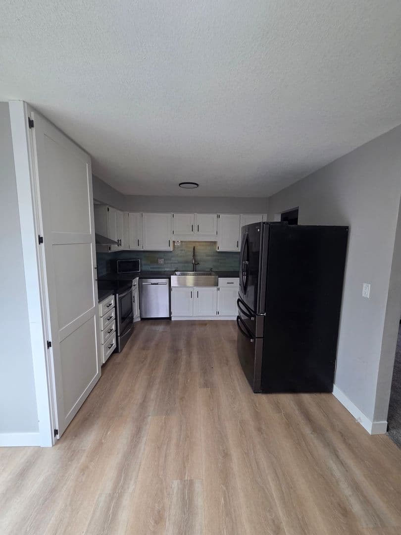 Norwalk House: 215 Knoll Dr