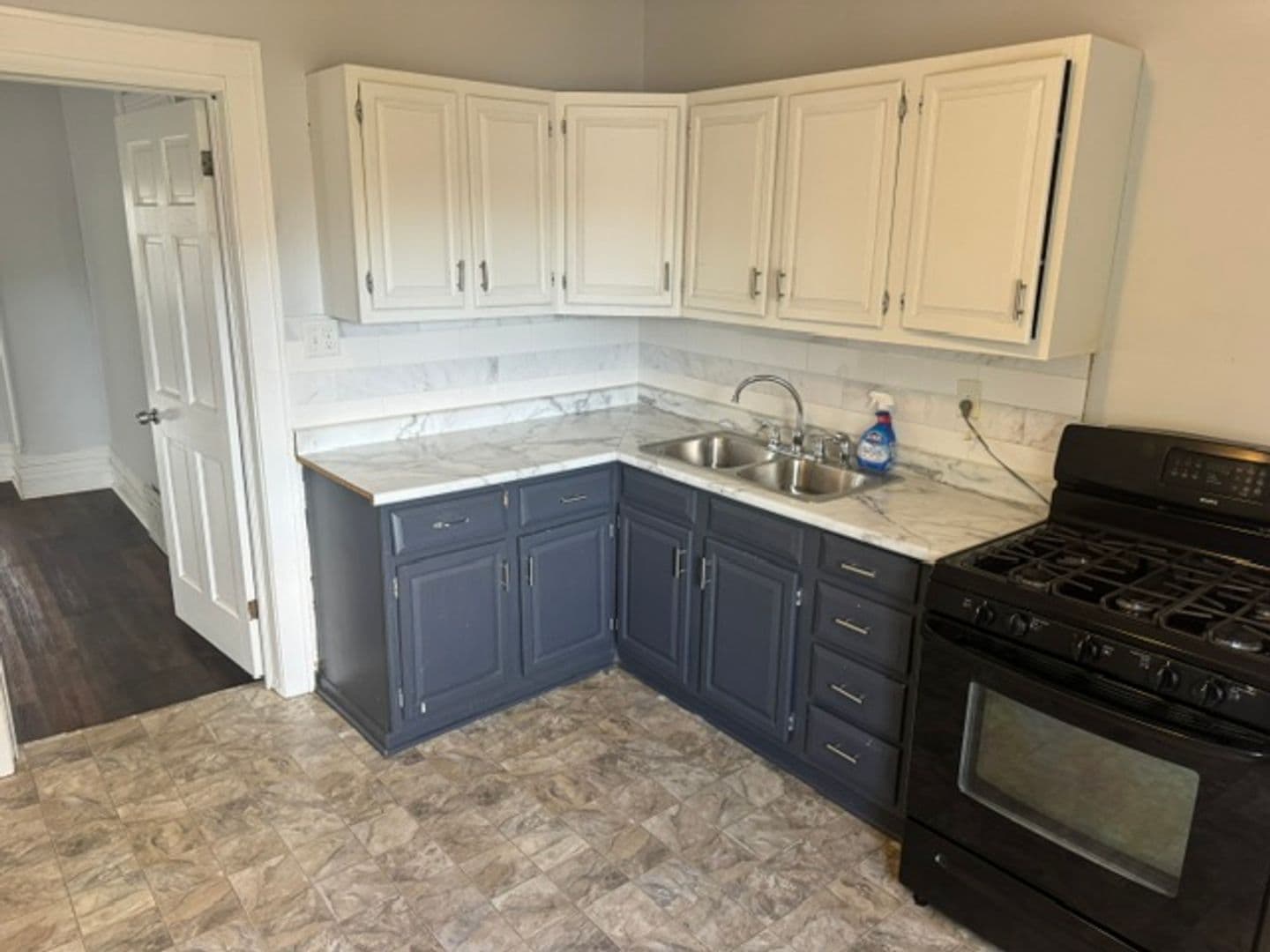 Milwaukee Apartment: 2146 S Aldrich St