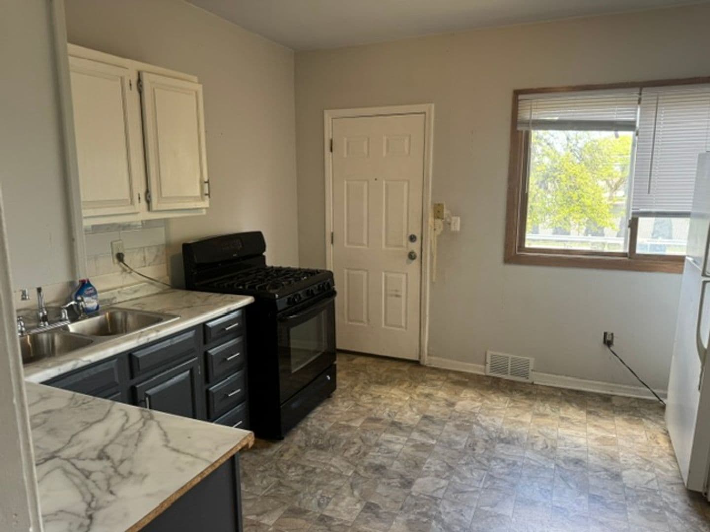 Milwaukee Apartment: 2146 S Aldrich St