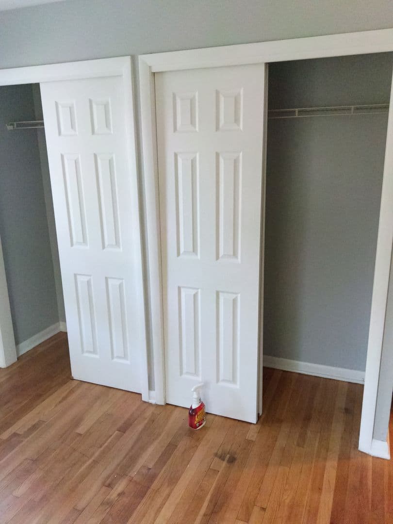Milwaukee Apartment: 4800 W Hampton Ave