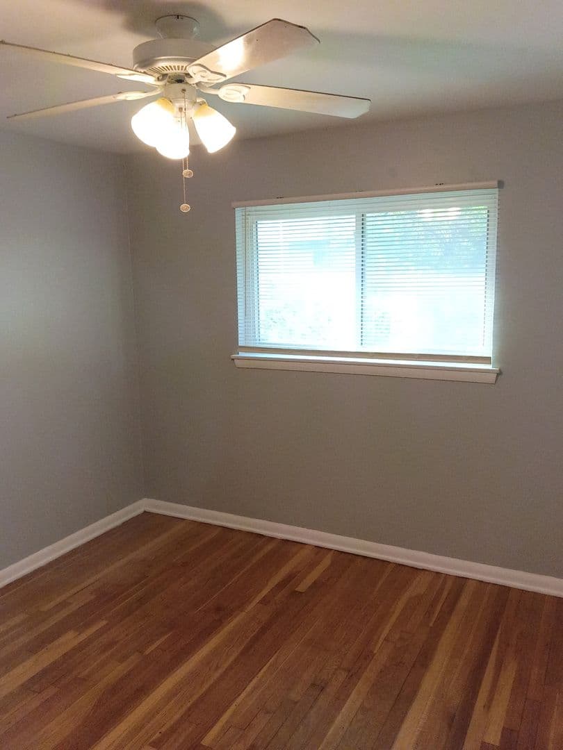 Milwaukee Apartment: 4800 W Hampton Ave