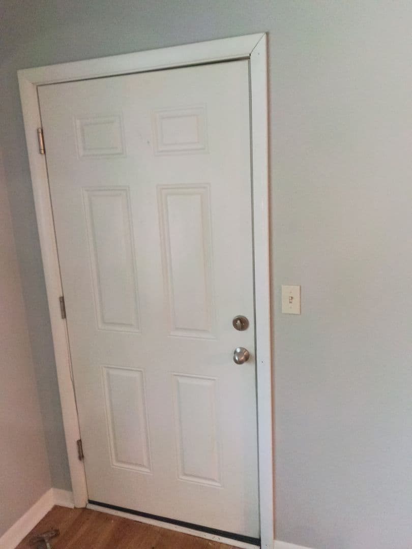 Milwaukee Apartment: 4800 W Hampton Ave