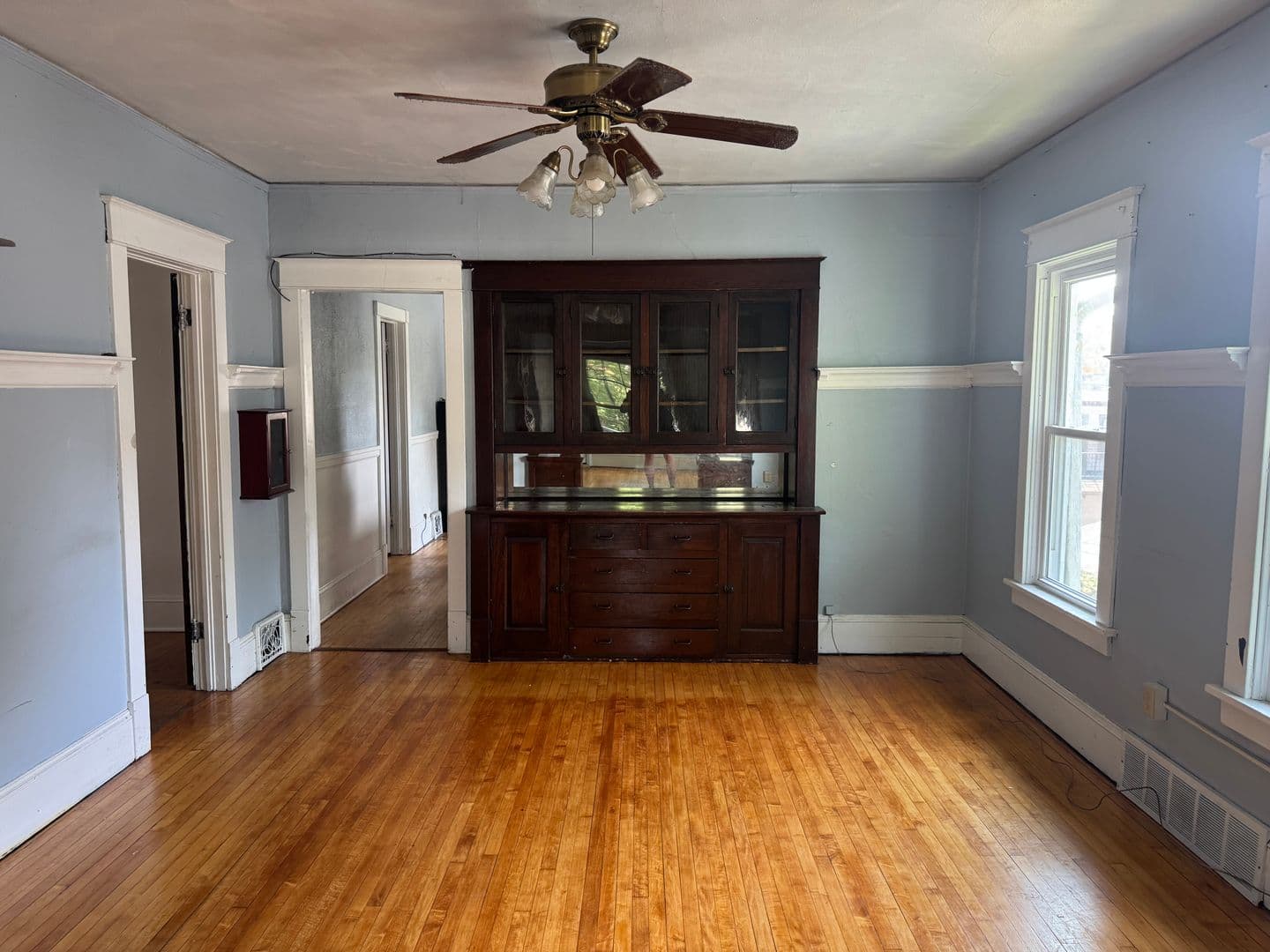 Milwaukee Apartment: 3069 - 3071 S Wentworth Ave