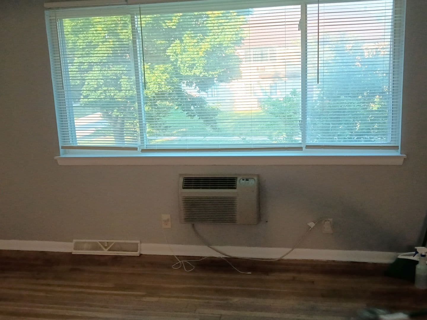 Milwaukee Apartment: 4800 W Hampton Ave