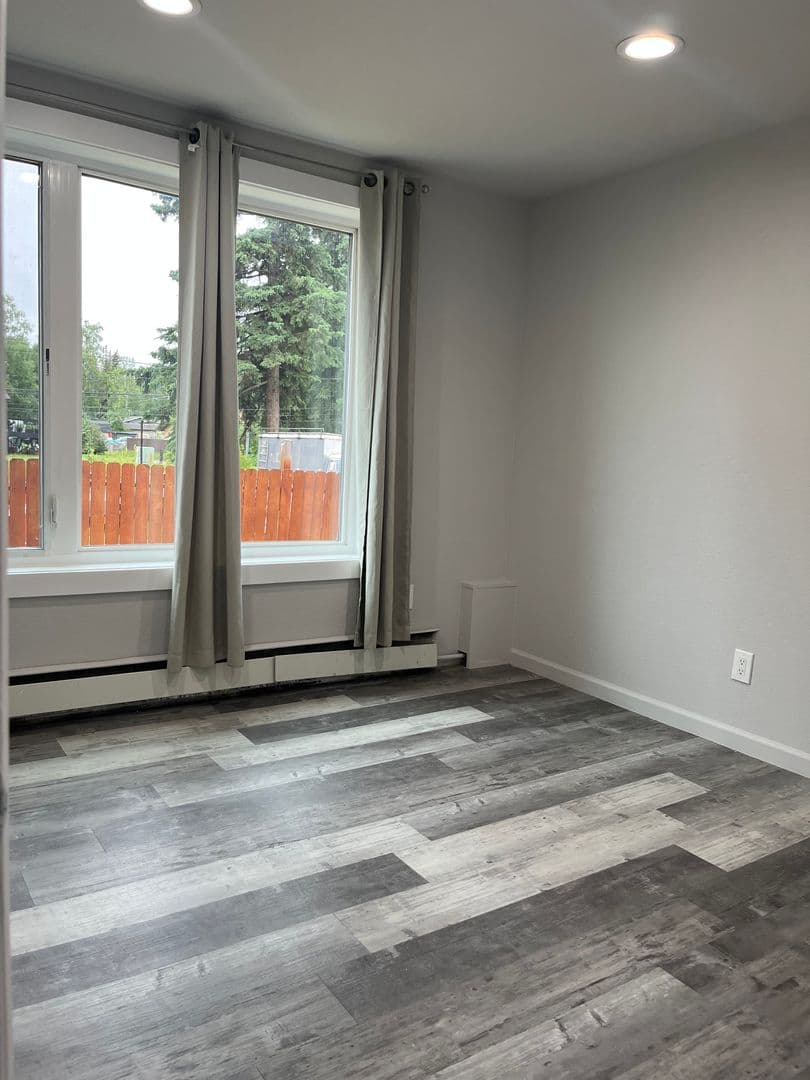 Fairbanks House: 308 Haines Ave