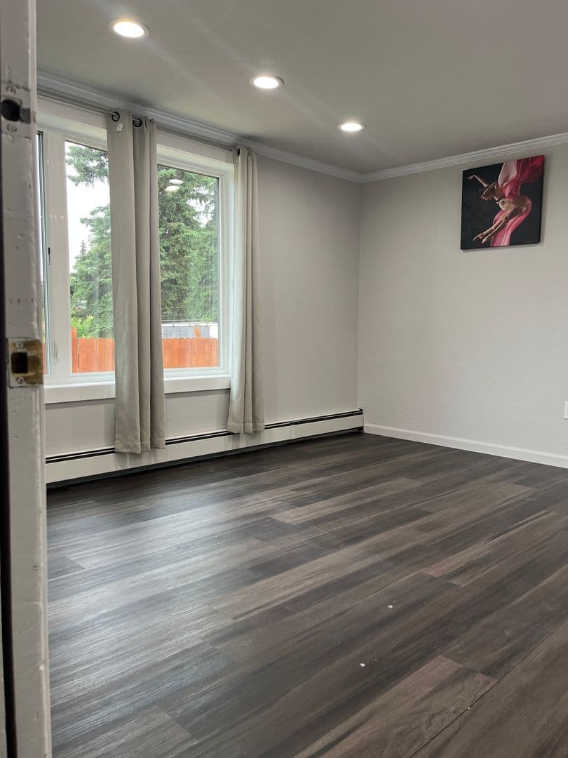 Fairbanks House: 308 Haines Ave