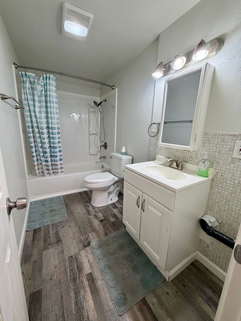 Fairbanks Apartment: 815 College Road