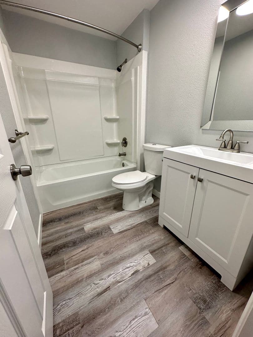Fairbanks Apartment: 102 B Street