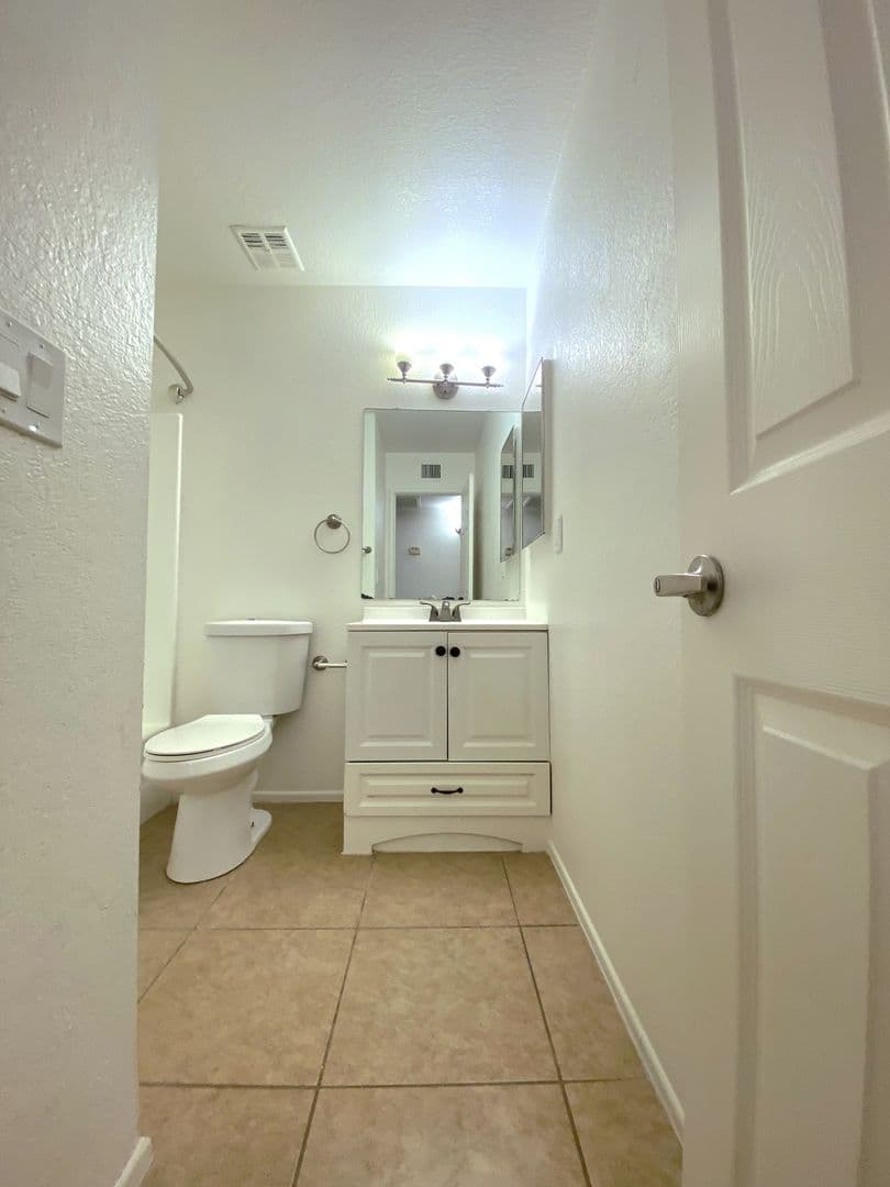 Phoenix Apartment: 3027 E Grandview Rd