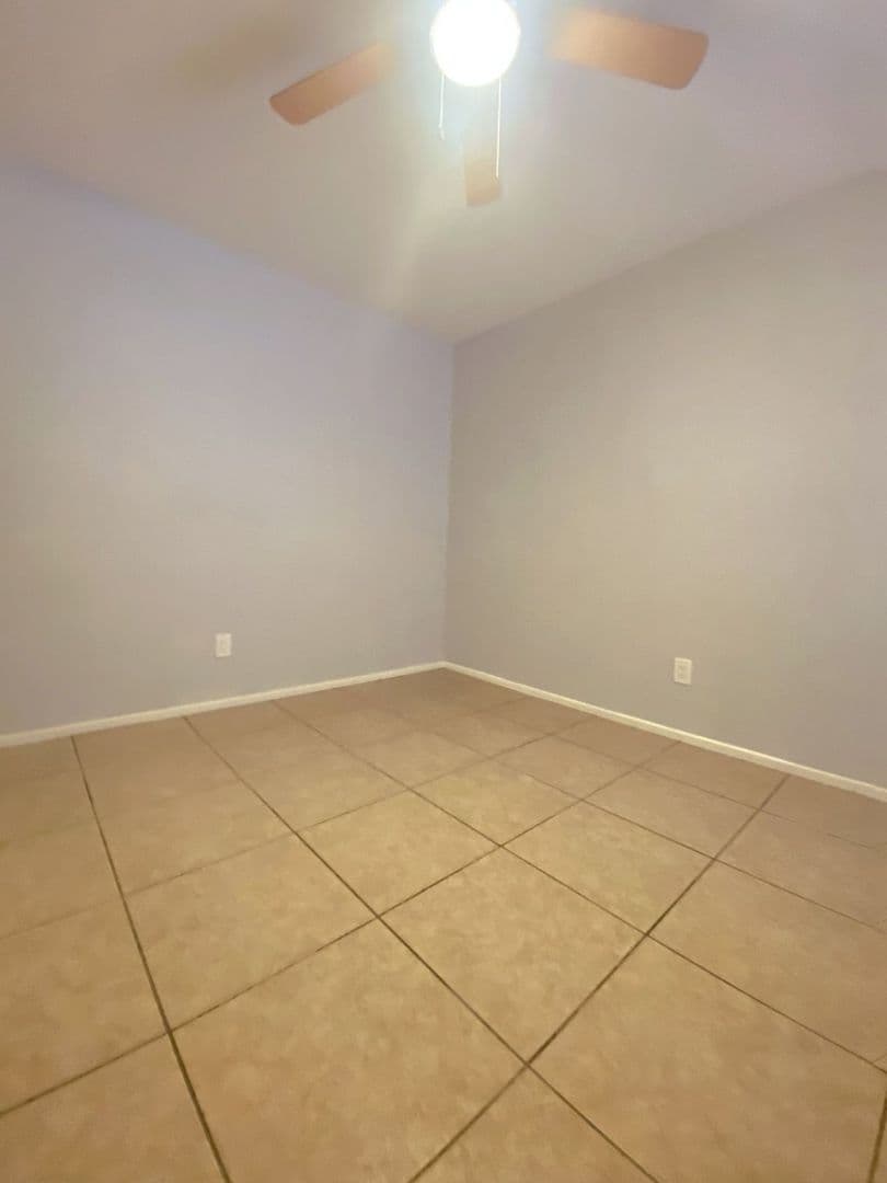 Phoenix Apartment: 3027 E Grandview Rd