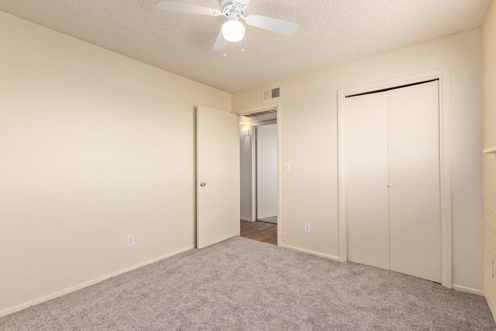 Phoenix Apartment: 3413 E Earll Dr.
