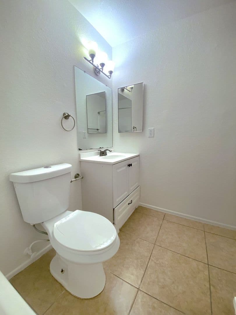 Phoenix Apartment: 3027 E Grandview Rd