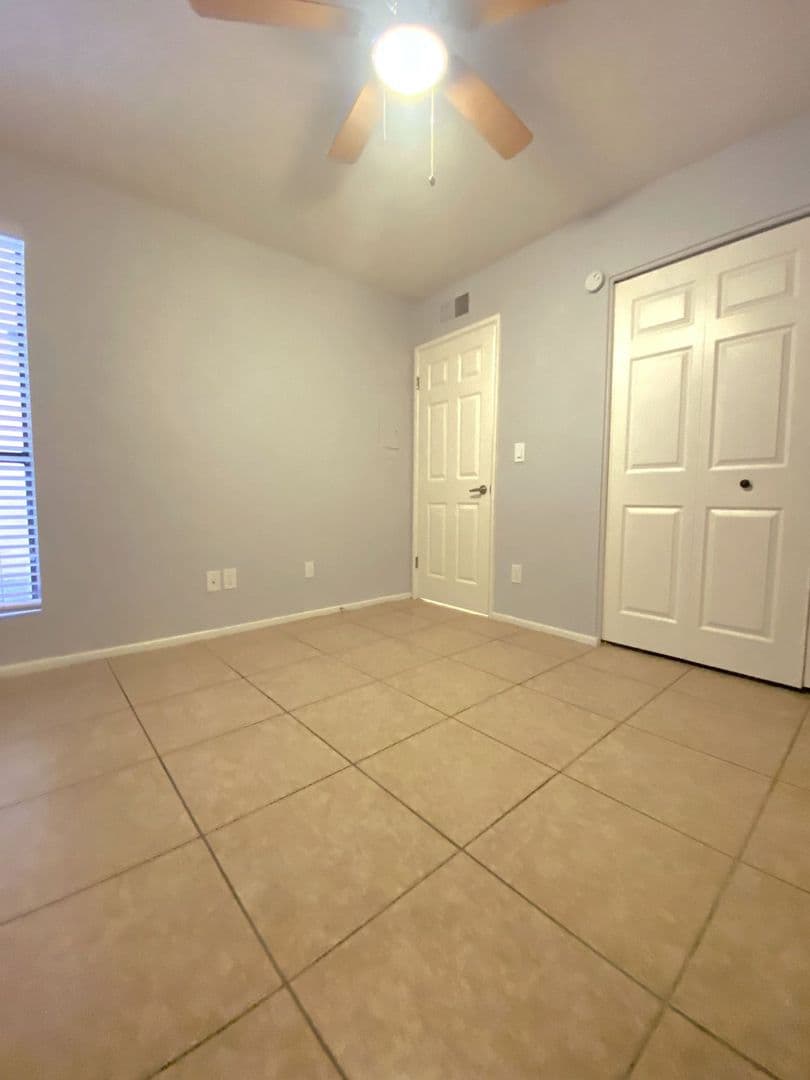 Phoenix Apartment: 3027 E Grandview Rd