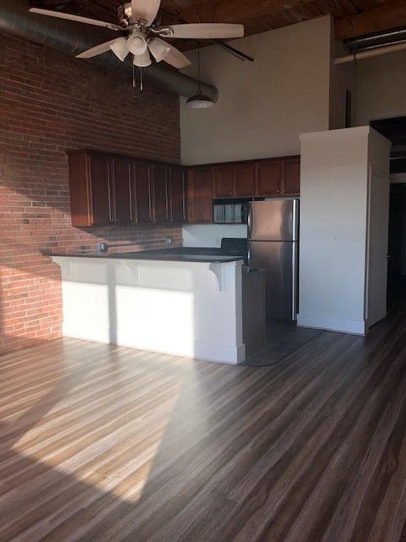Peoria Apartment: 311 SW Water Street