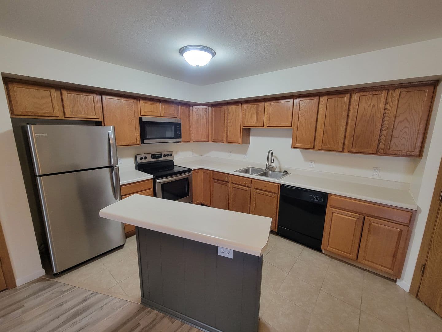 Peoria Apartment: 3601 N Kingston Drive