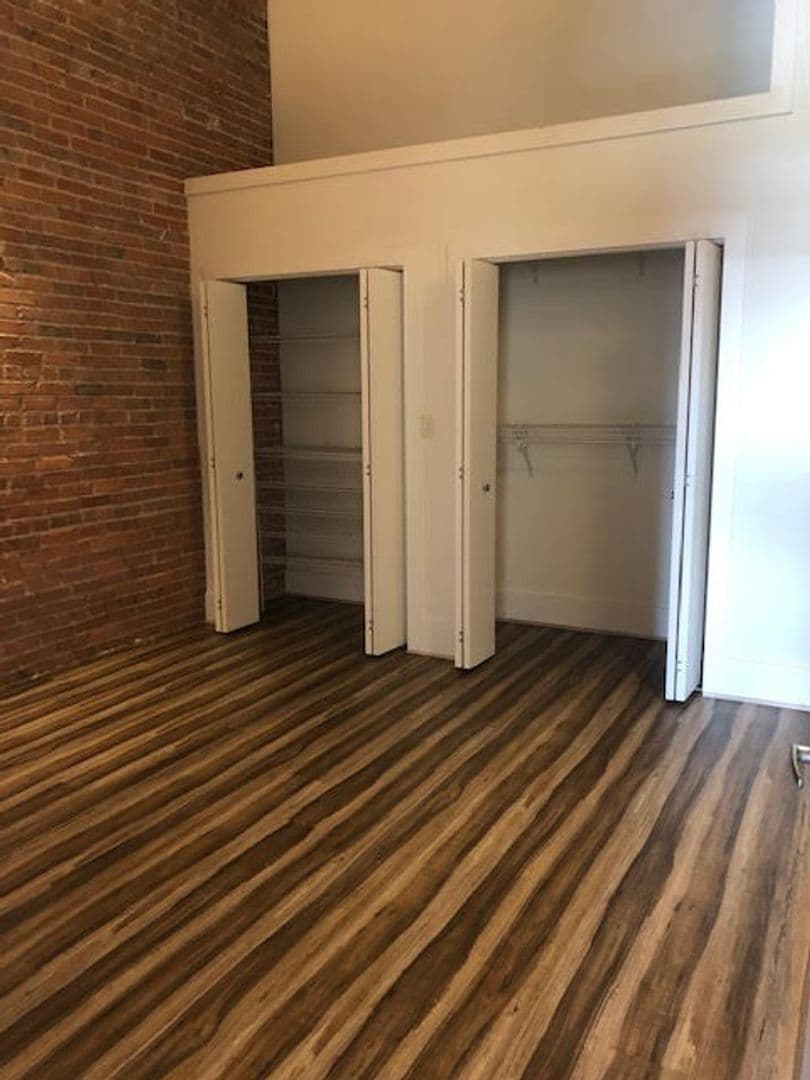 Peoria Apartment: 311 SW Water Street