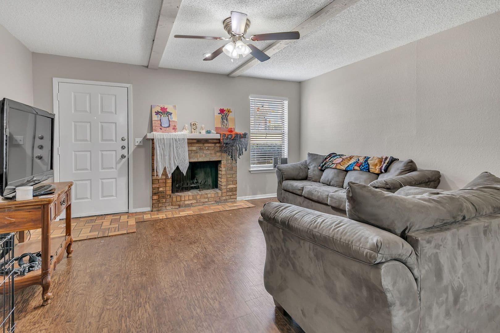Benbrook Townhome: 3808-3814 Coates Circle