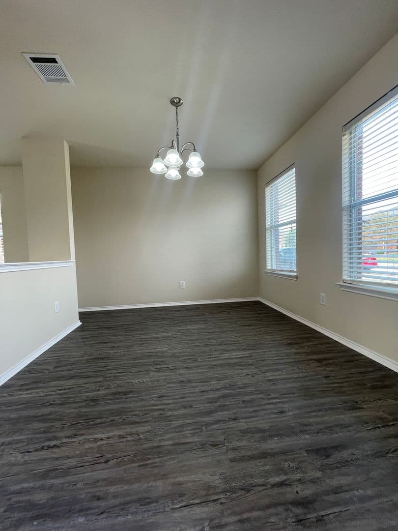 Fort Worth House: 2140 Biggs Street