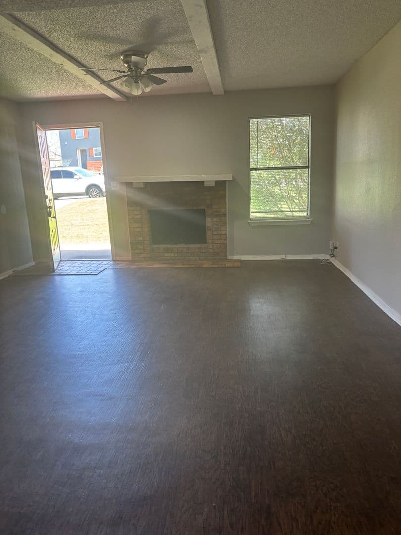 Benbrook Townhome: 3808-3814 Coates Circle