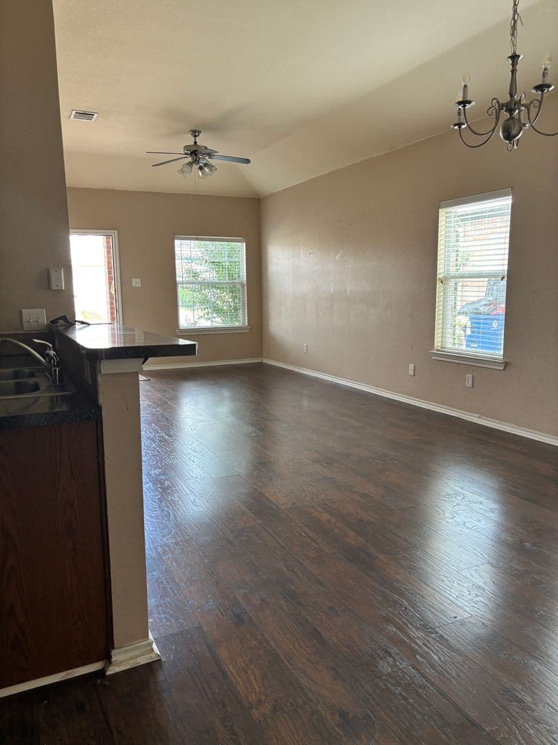 Burleson House: 908 Walnut St.