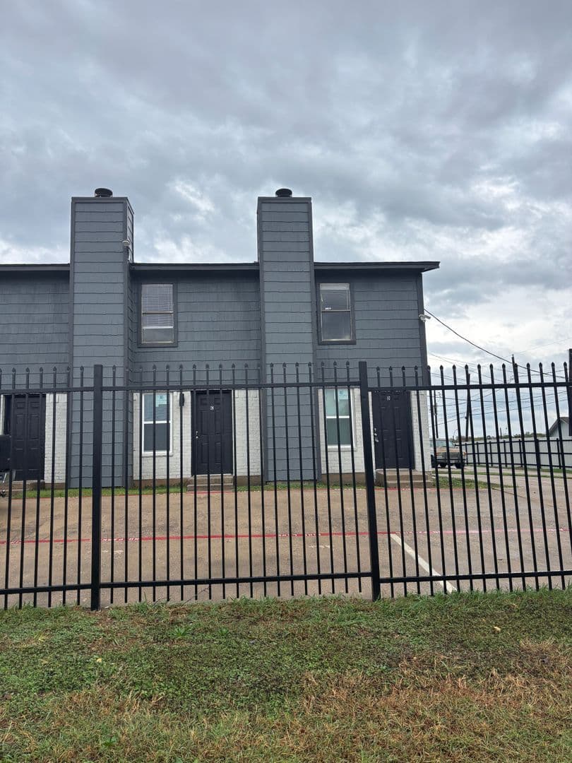 Fort Worth Apartment: 3204 McLean St. - C