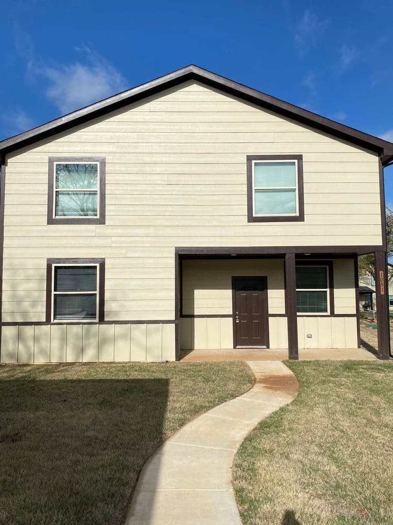 Azle Townhome: 1051 Deer Lane