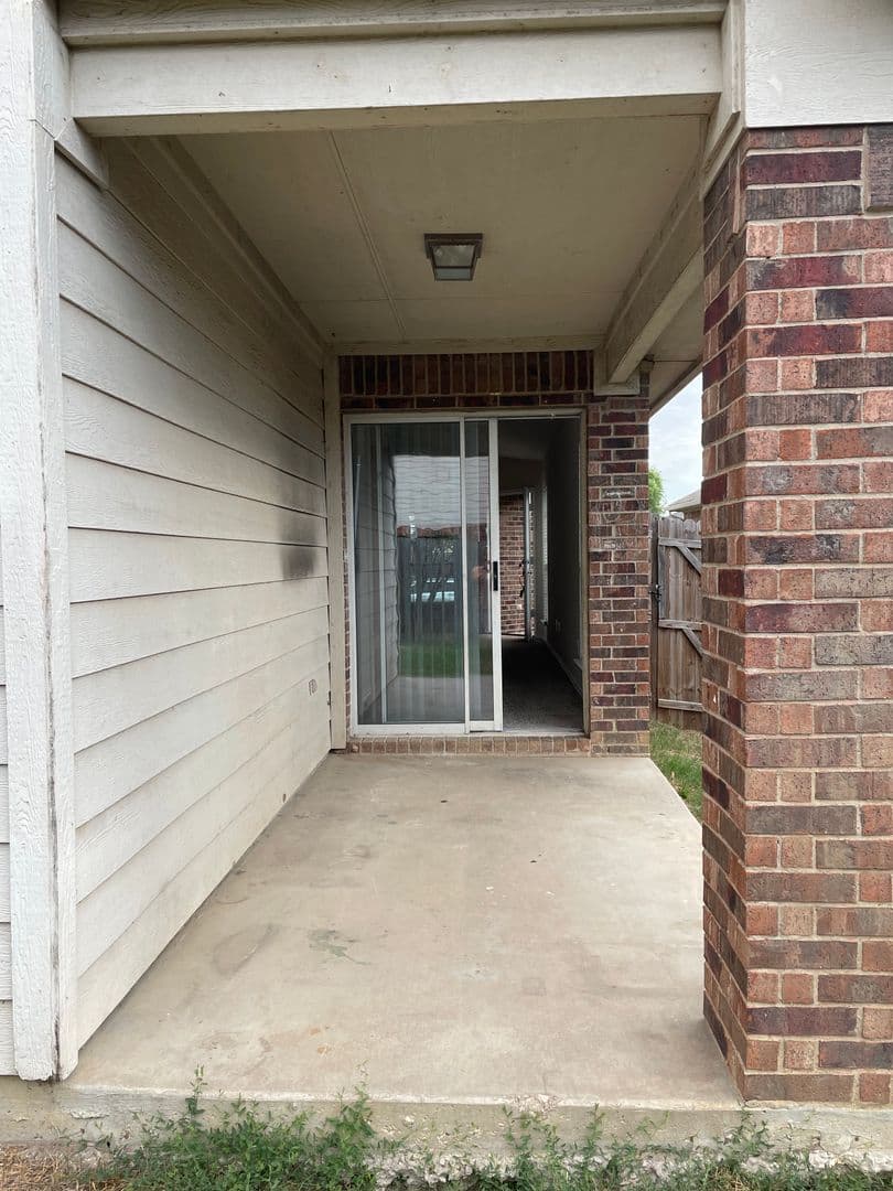 Fort Worth House: 2136 Ingrid Lane