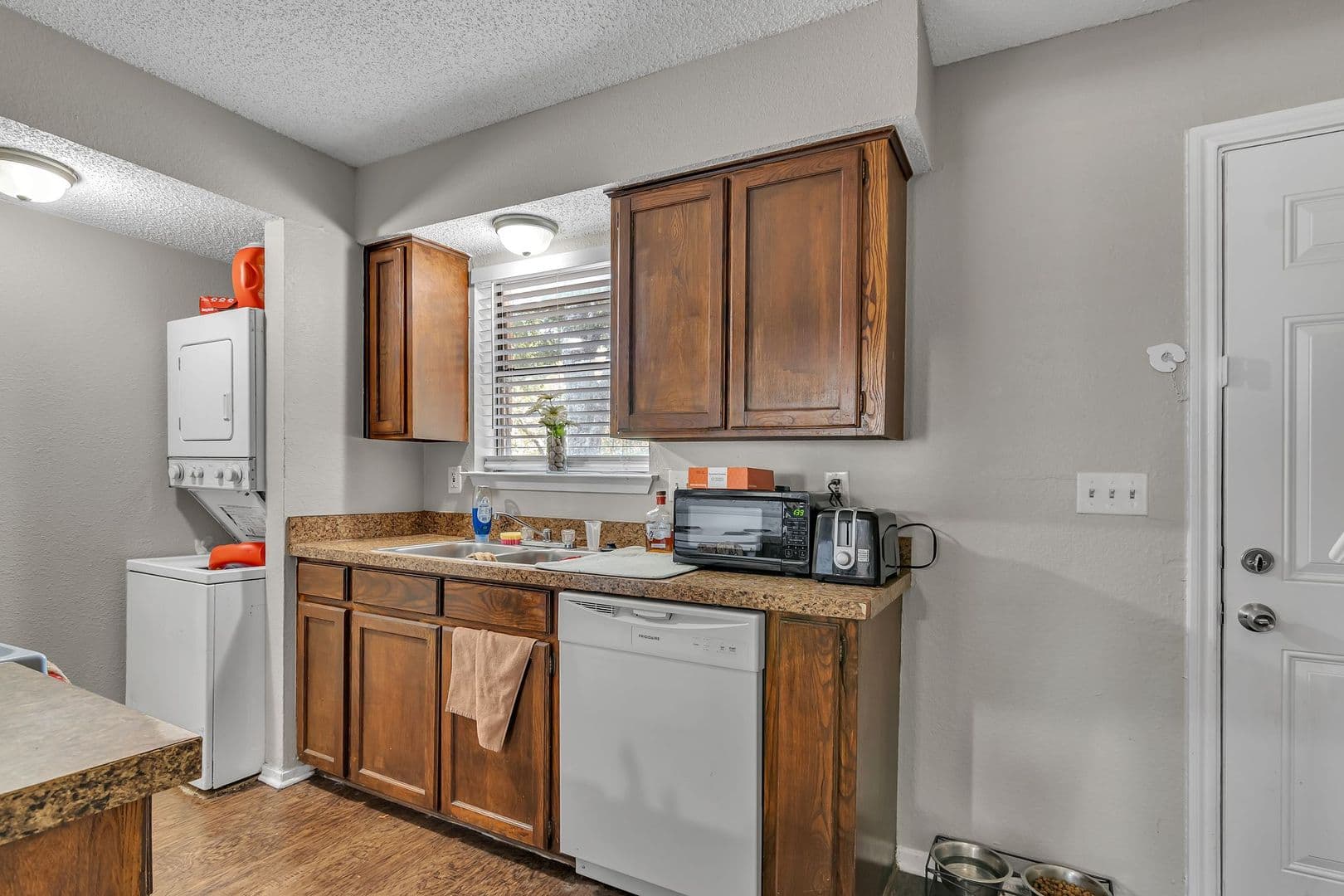 Benbrook Townhome: 3808-3814 Coates Circle