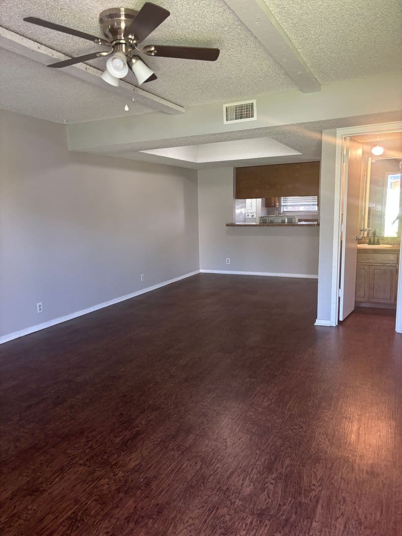 Benbrook Townhome: 3808-3814 Coates Circle