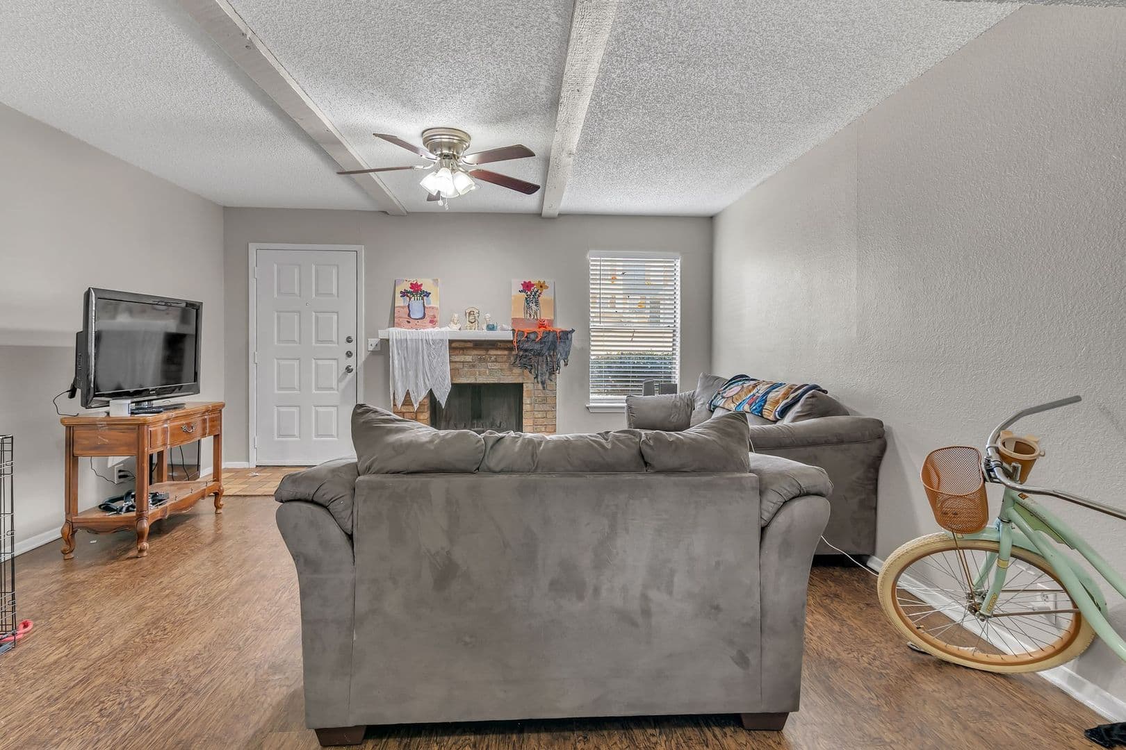 Benbrook Townhome: 3808-3814 Coates Circle