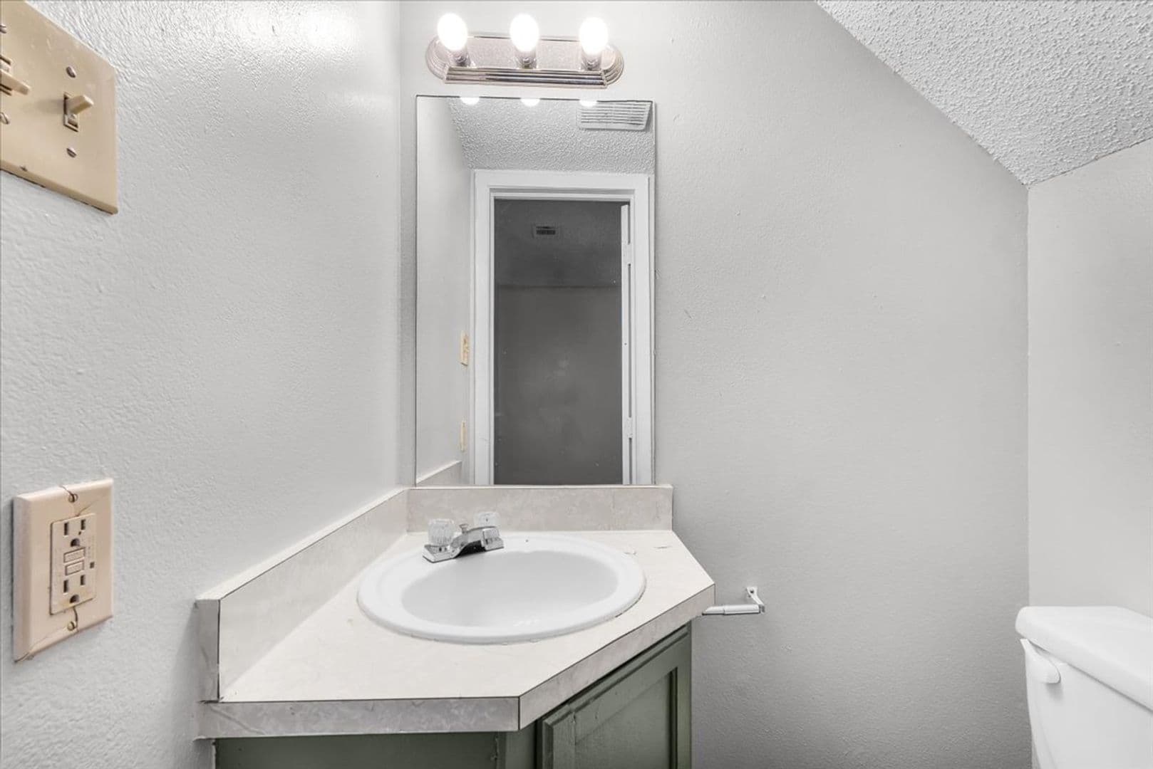 Fort Worth Apartment: 3204 McLean St. - C