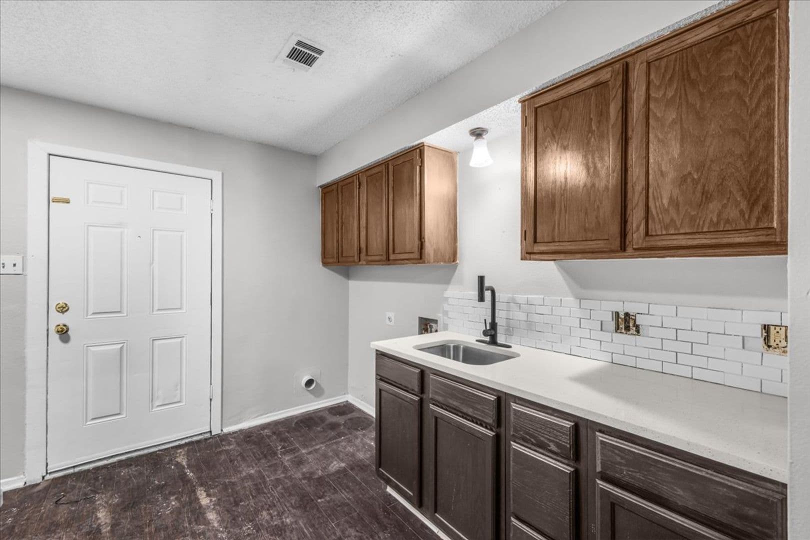 Fort Worth Apartment: 3204 McLean St. - C