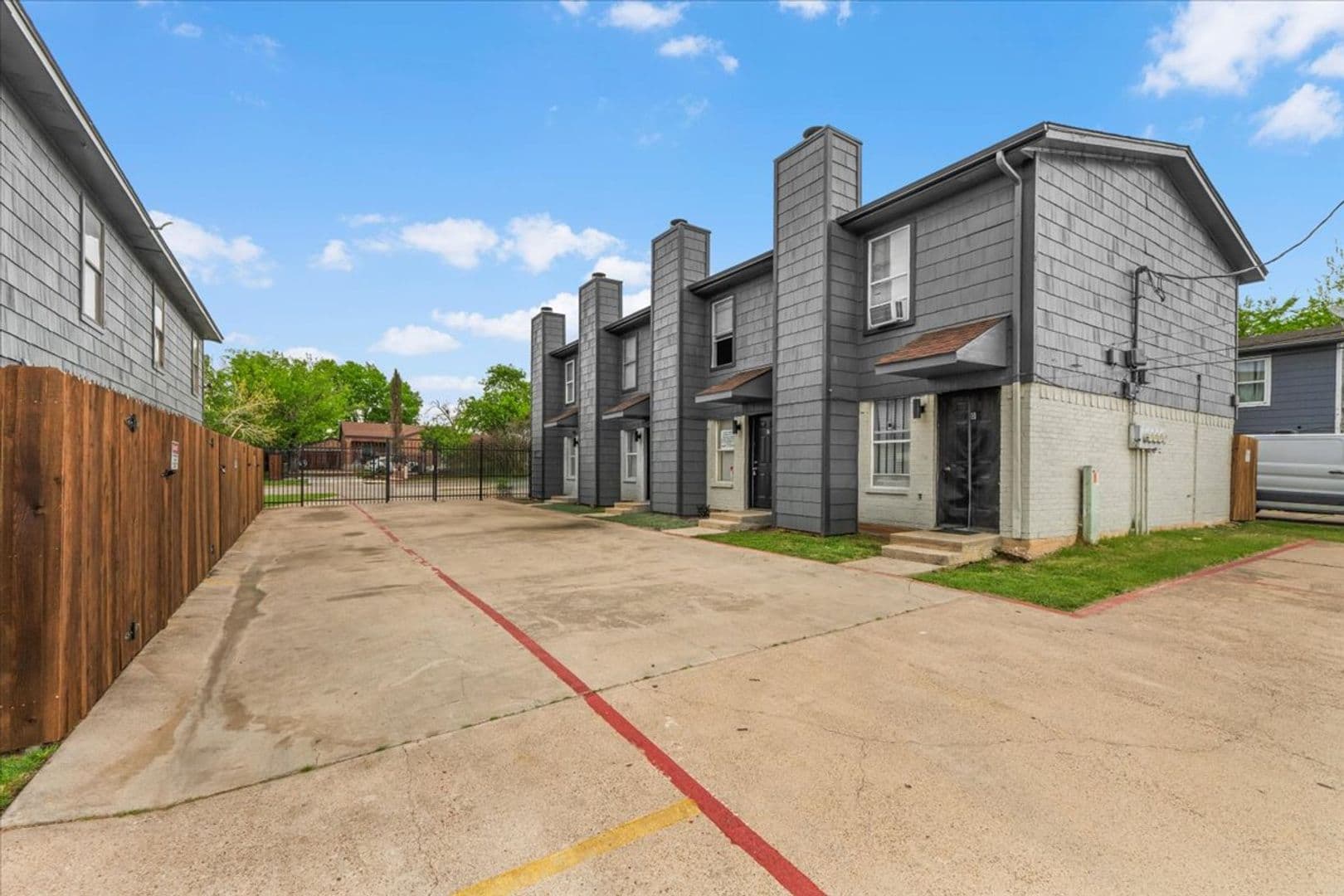 Fort Worth Apartment: 3204 McLean St. - C