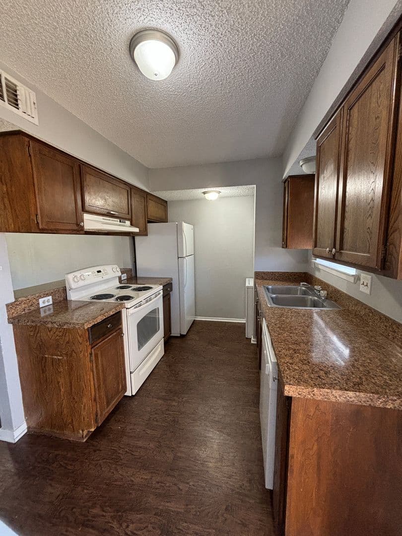 Benbrook Townhome: 3808-3814 Coates Circle