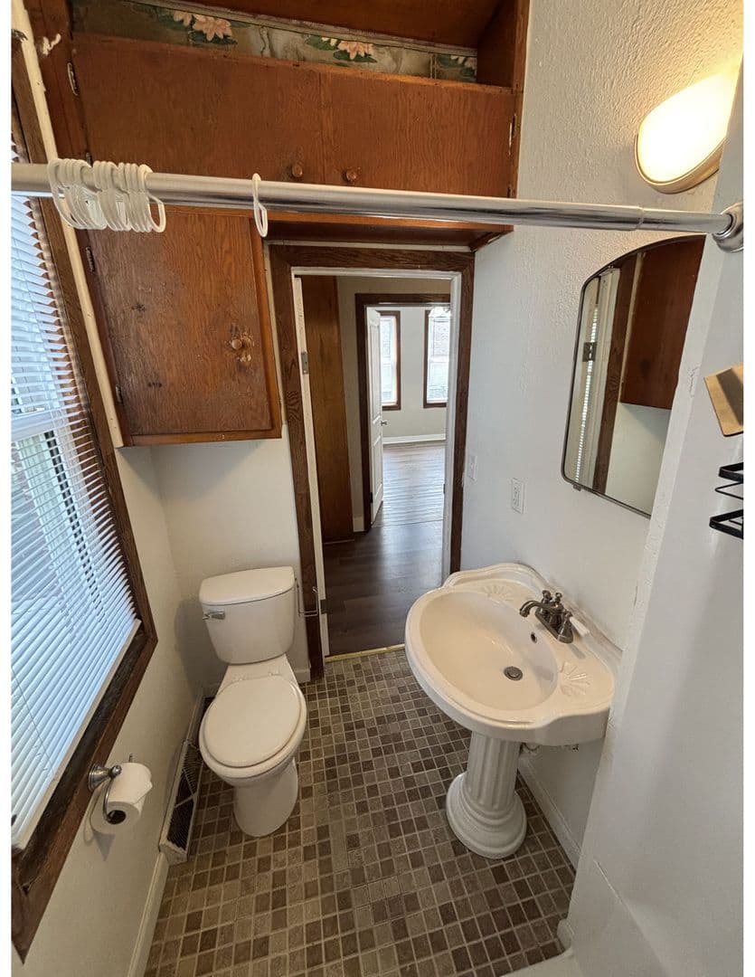 La Crosse Apartment: 1233-1235 16th St S