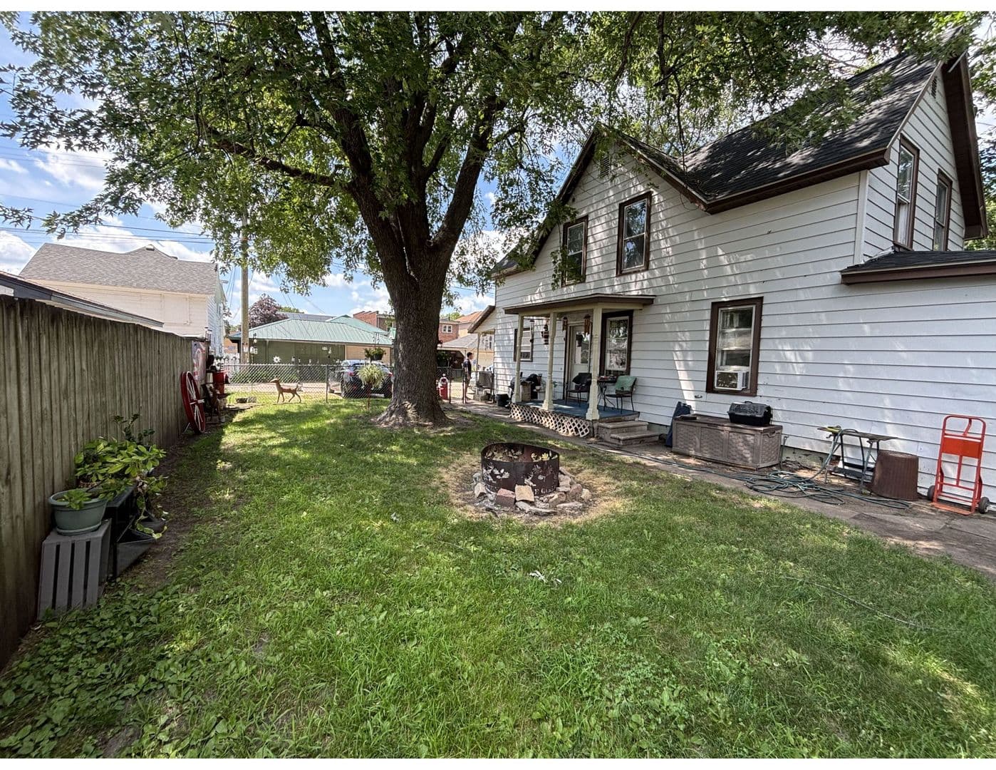 La Crosse Apartment: 1110-1112 9th St S