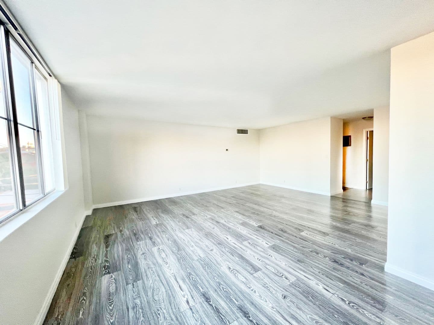 Beverly Hills Apartment: 468 S. Roxbury Drive