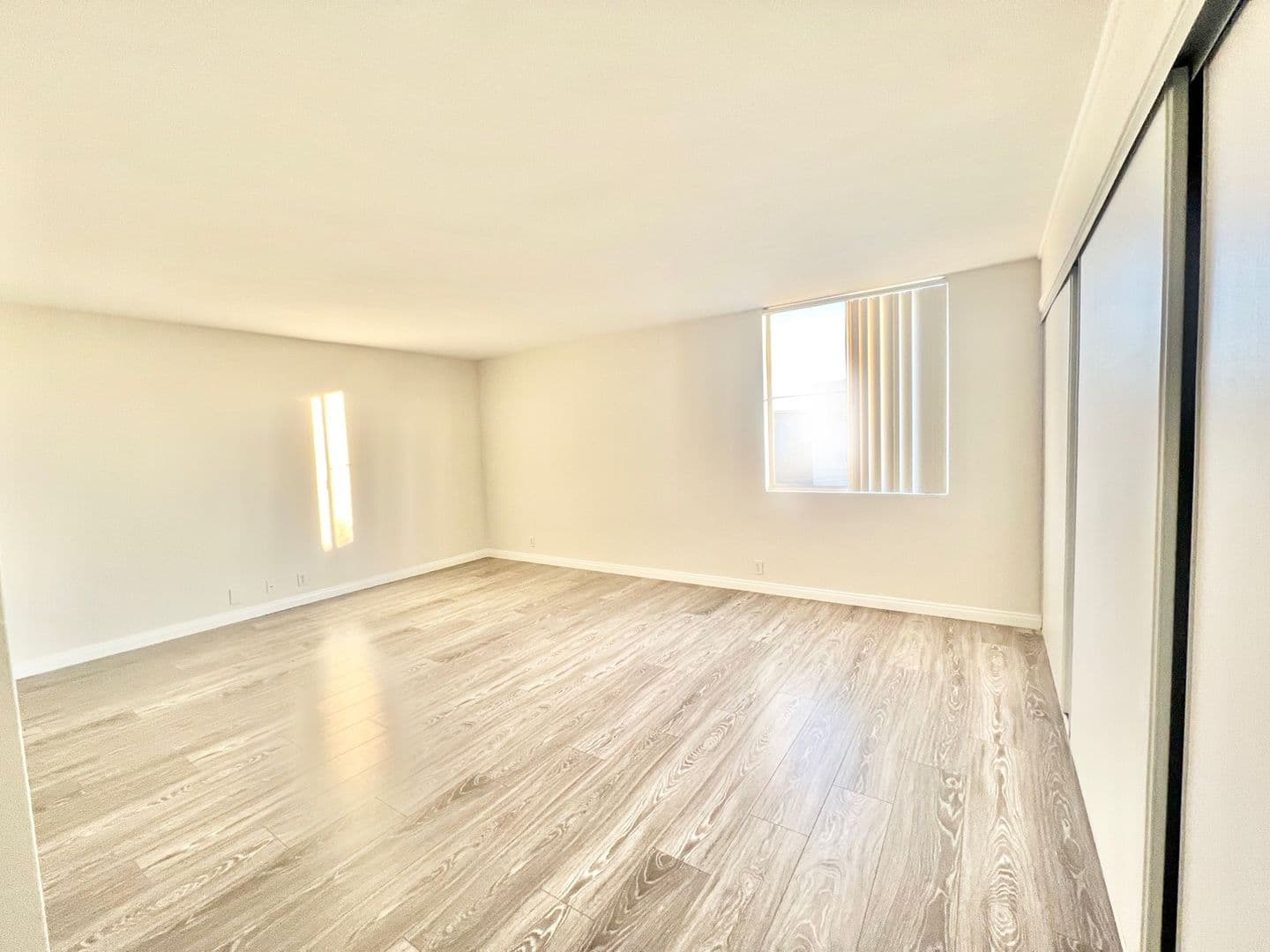 Beverly Hills Apartment: 468 S. Roxbury Drive