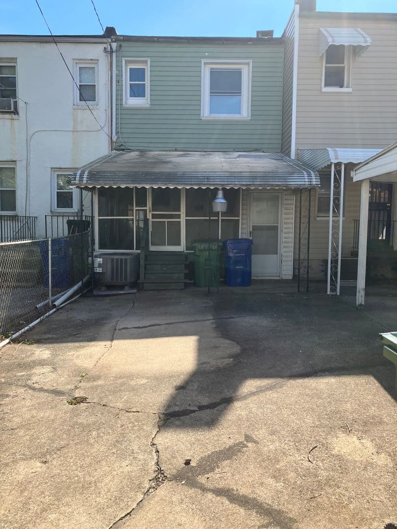 Baltimore House: 5049 Chalgrove Ave